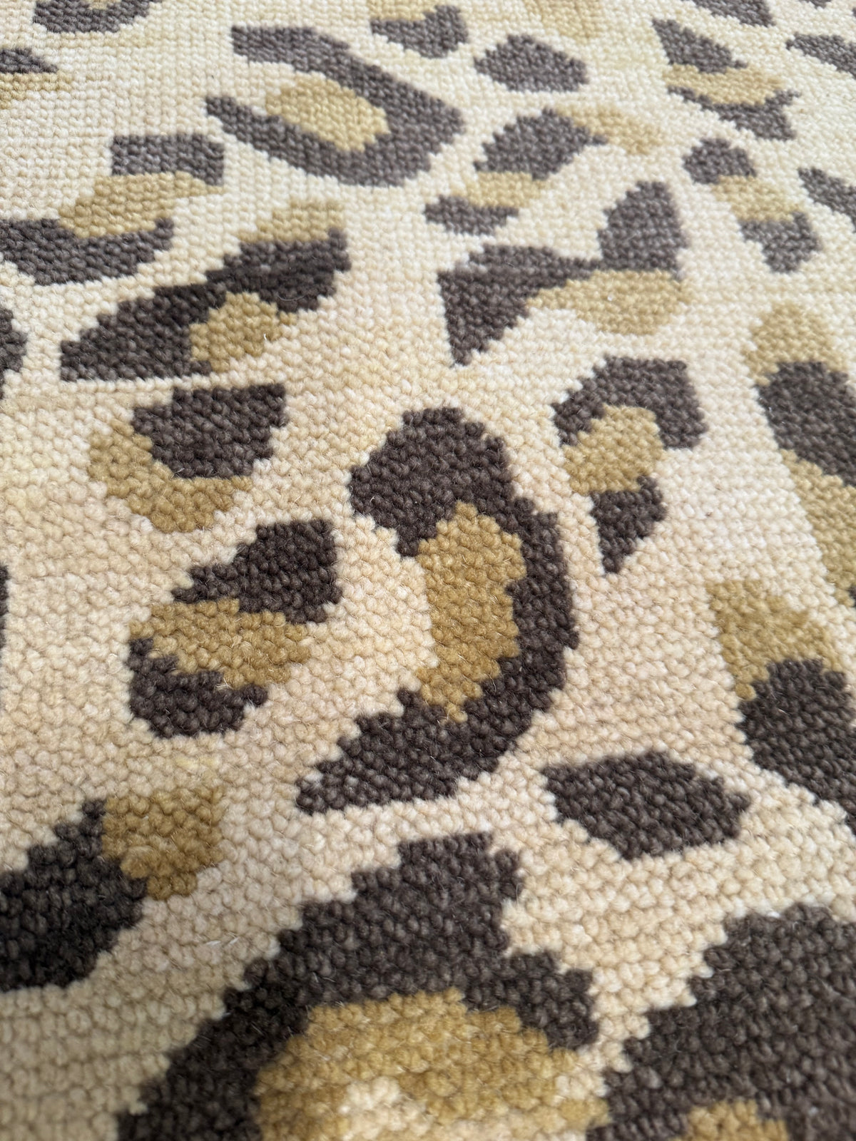 2x4 Leopard Oushak